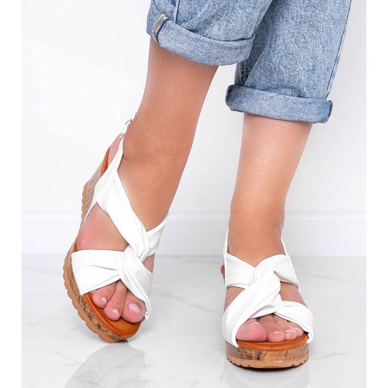 Valkoiset sandaalit kiilakorolla Buenos Airesissa valkoinen 1