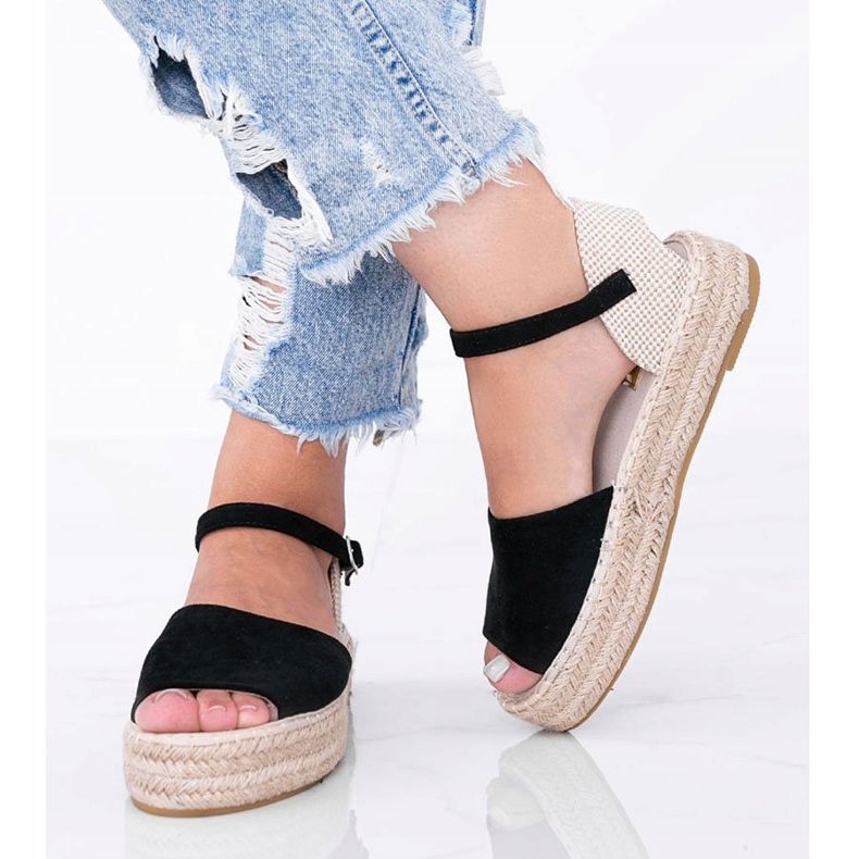 Mustat sandaalit Pearl River -lavalla 1