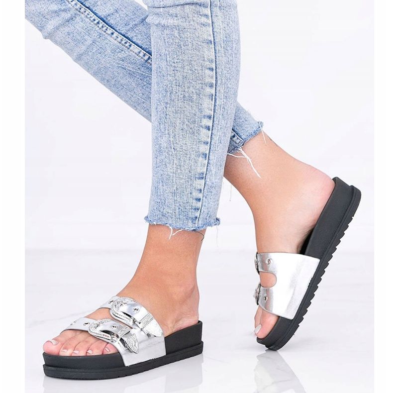 Hopeiset tossut, joissa koristeelliset Go Crazy -soljet hopea 1