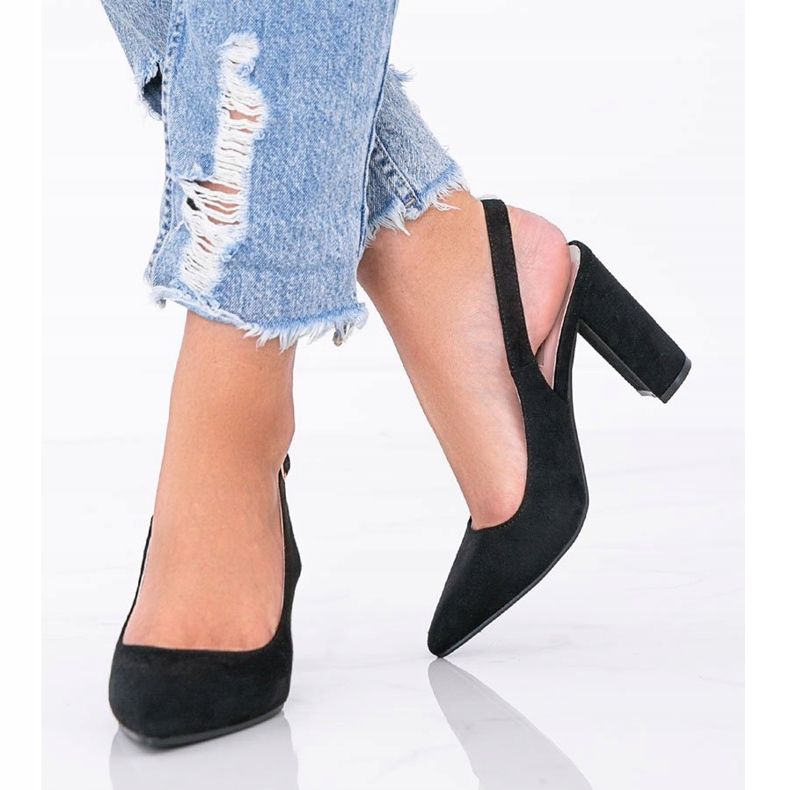 Pho -pylvään mustat pumput 1