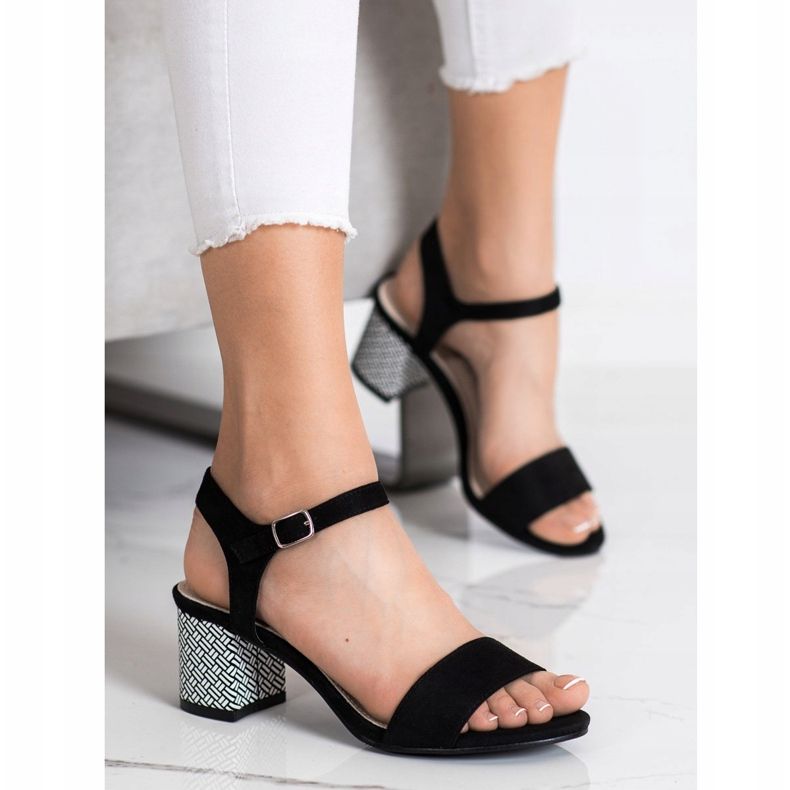 Goodin Mukavat sandaalit baarissa valkoinen musta 1