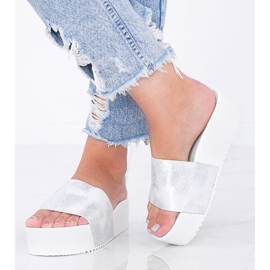 Valkoiset sandaalit paksulla Crysta -pohjalla valkoinen 1