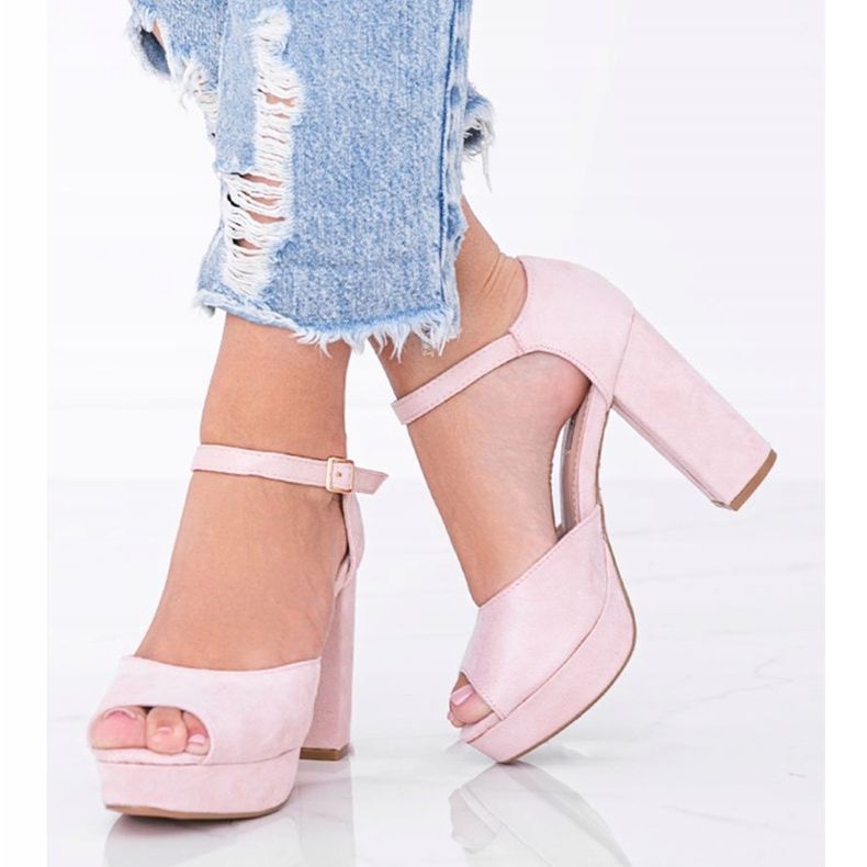 Beige sandaalit Swing -alustalla 1