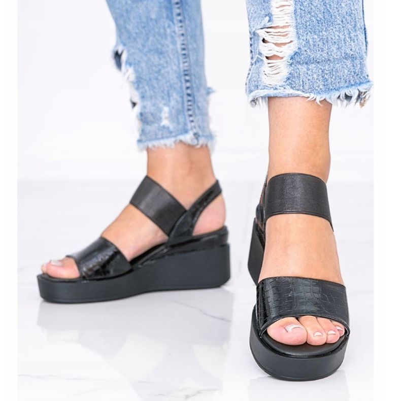 Tiffin mustat kiilamaiset sandaalit 1