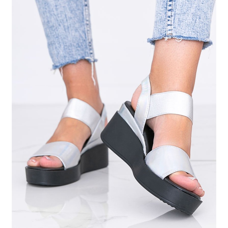 Hopeiset holografiset kiilat Tiffi -sandaalit hopea 1