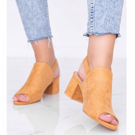 Kamelisandaalit pylväässä, jossa on Blubbery -päällinen ruskea 1