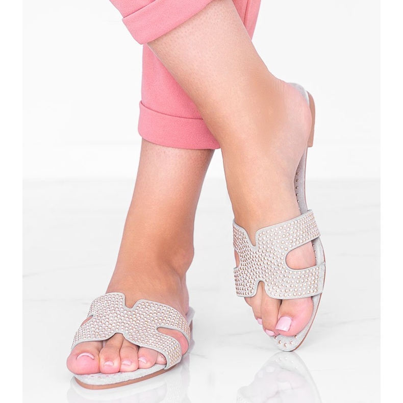 Harmaat tossut koristeltu kovilla nastoilla 1