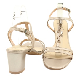 Kultaiset sandaalit postissa Zircon Espinto S352: n kanssa kultainen 4