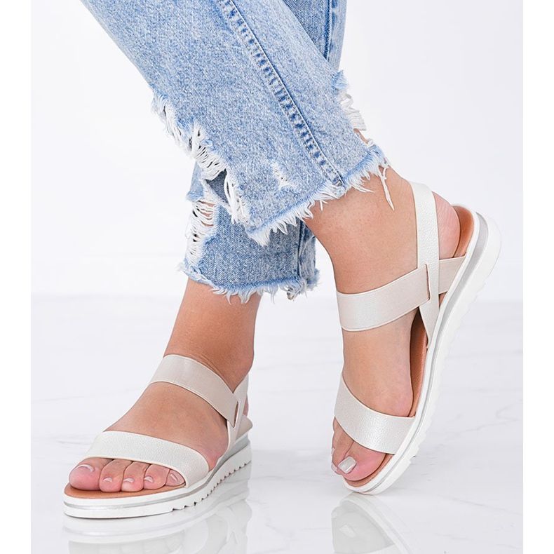 Beige sandaalit paksulla Cro -pohjalla 1