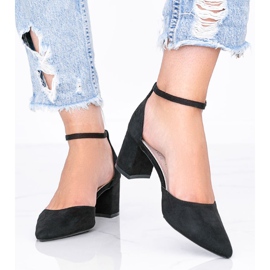 Mustat pumput matalassa Gemma -pylväässä 1