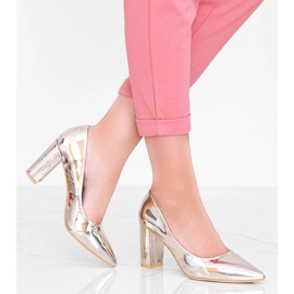 Kultapumput CowGirl -postissa kultainen 1