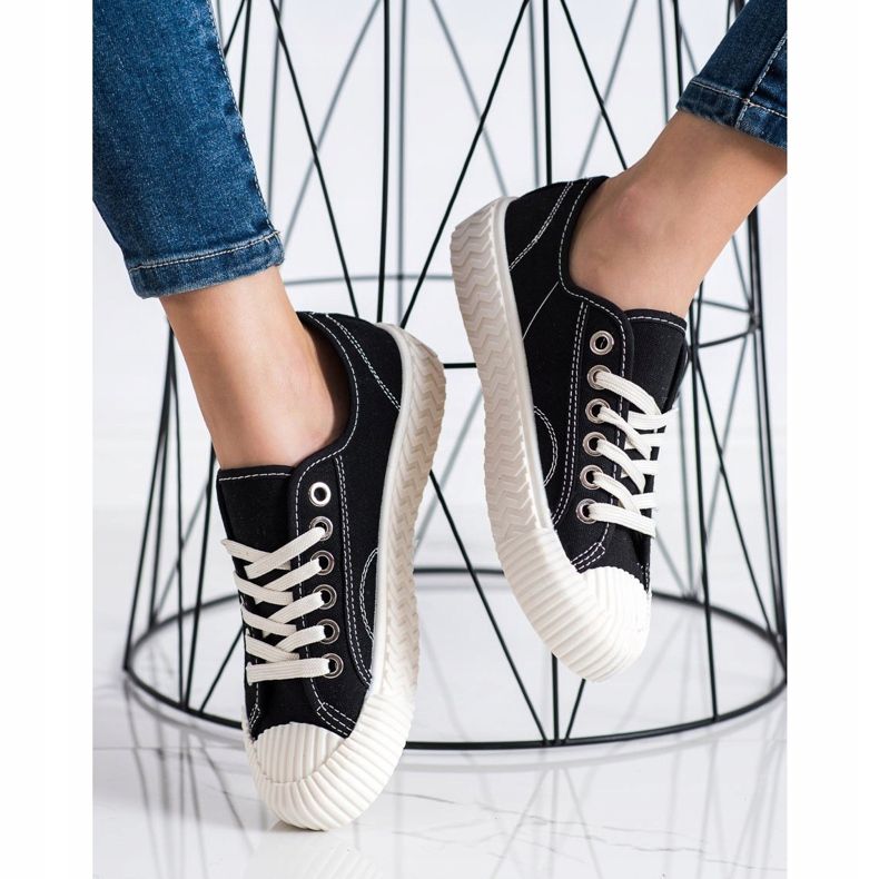 SHELOVET Tennarit alustalla musta 2