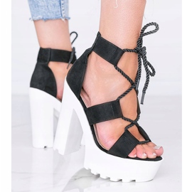 Mustat sandaalit paksulla Hera -alustalla 1