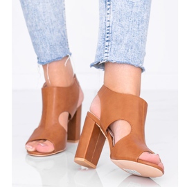 Ruskeat sandaalit Gally -pylväässä 1