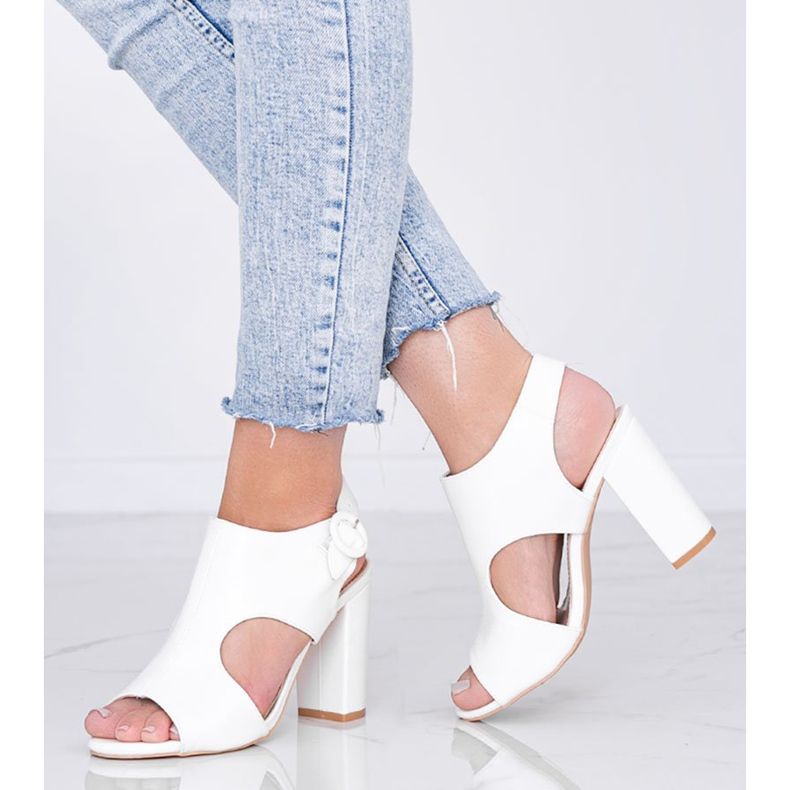 Valkoiset sandaalit Gally -postissa valkoinen 1