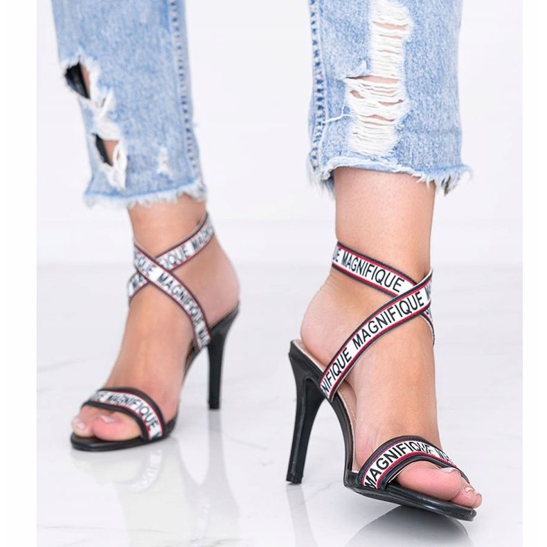 Mustat Venusi -korkokengät 1