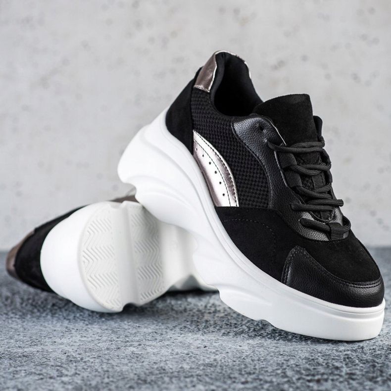 Seastar Mustat lenkkarit lavalla 1