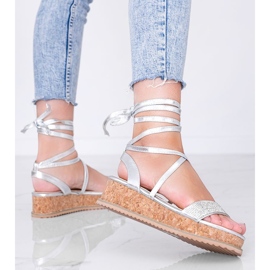 Hopeasandaalit sidottu zirkonilla Ves 1