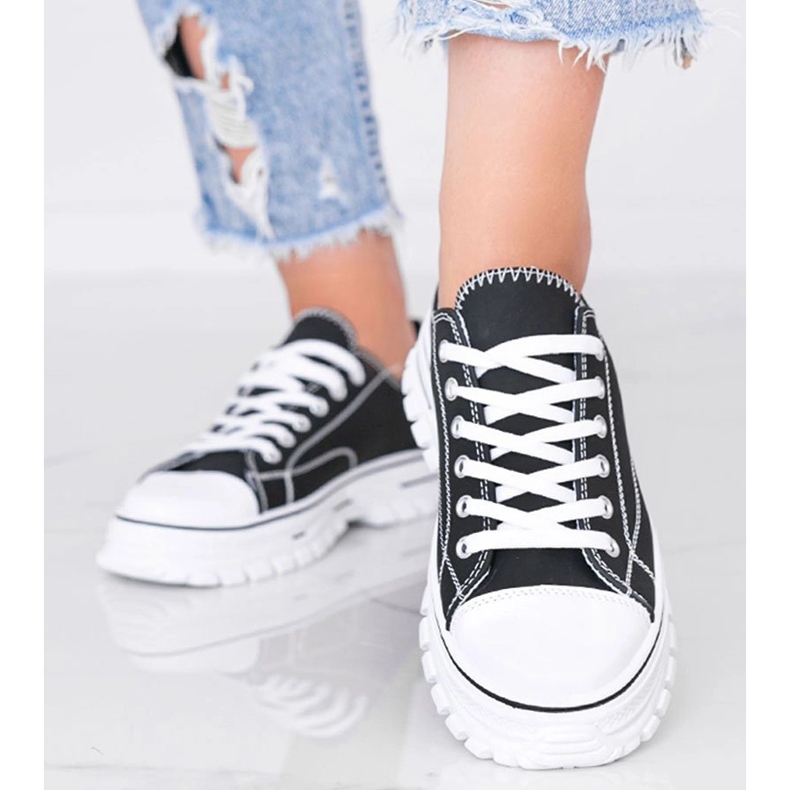 Naisten mustat lenkkarit paksulla Georgian pohjalla 1