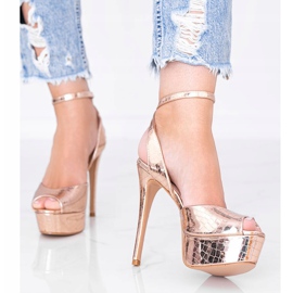 Vaaleanpunaiset sandaalit korkokengillä Megi vaaleanpunainen 1