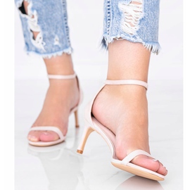 Beige -sandaalit matalalla korolla New Love 1