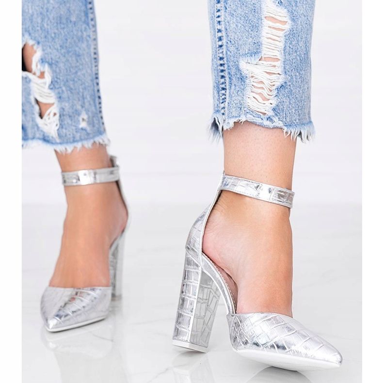 Hopeapumput pylvässä Glamour -krokotiilikuorikuviossa 2