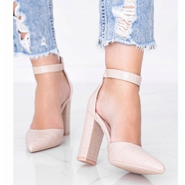 Beige pumput pylvässä Glamour -krokotiilikuorikuviossa 1