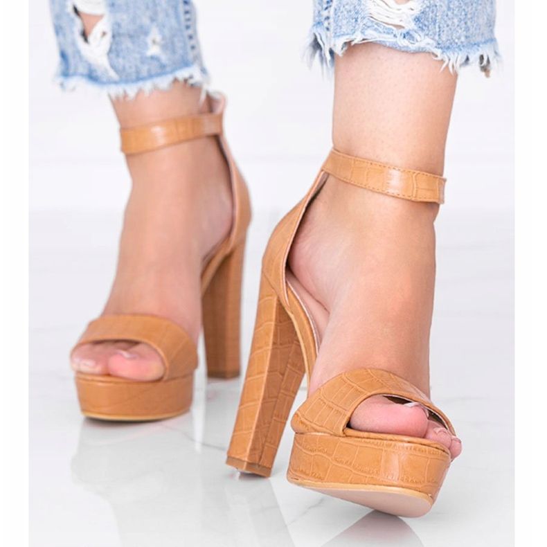 Kamelisandaalit Avilan krokotiilin iho -aiheessa ruskea 1