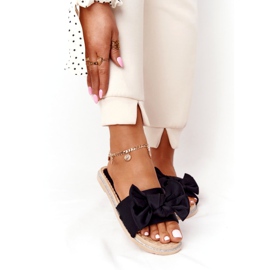 MSMG Mustat Andrea -kumitossut, joissa rusetti 1