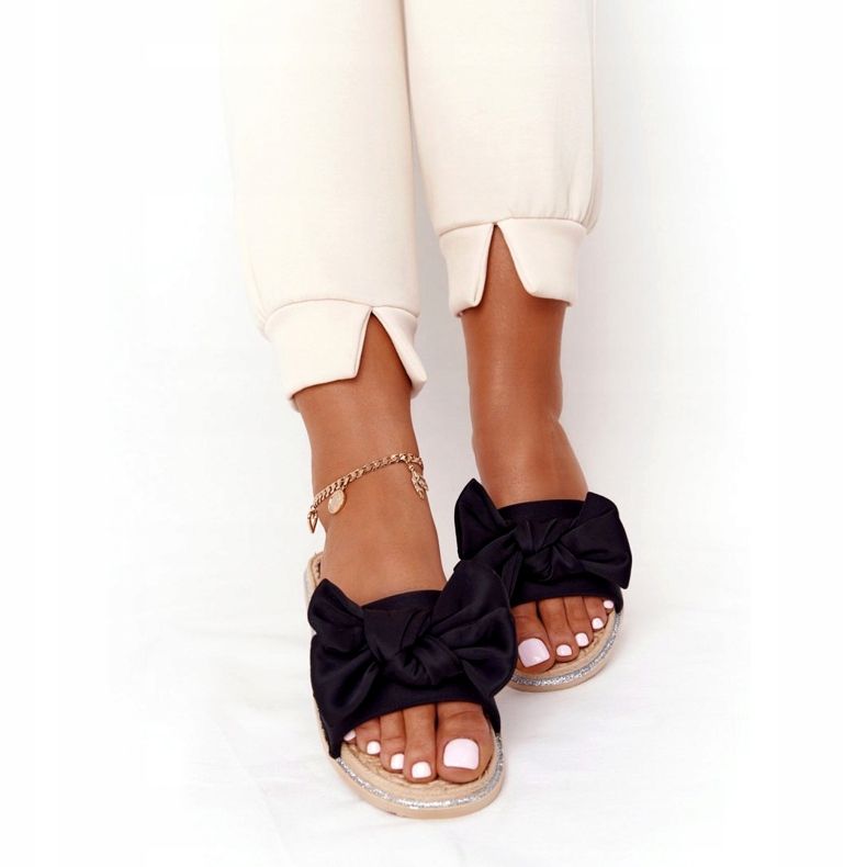 MSMG Mustat Andrea -kumitossut, joissa rusetti 3