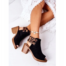 Mokkanahkaiset sandaalit baarissa Lu Boo Black Leopard ruskea musta 1