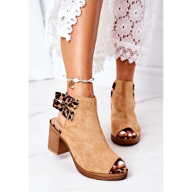 Mokkanahkaiset sandaalit baarissa Lu Boo Camel Leopard ruskea 2