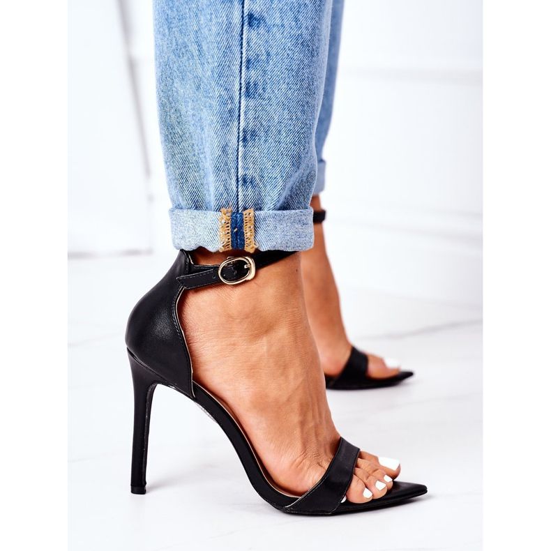 Tyylikkäät sandaalit mustalla Lu Boo -kantapäällä 1