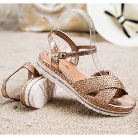 Mannika Kultaiset sandaalit alustalla kultainen 1