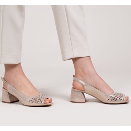 Marco Shoes Beige ja kultaiset mokkasandaalit, joissa on rei'itys 1