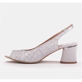Marco Shoes Tyylikkäät naisten sandaalit, joissa metallinen aksentti hopea 7