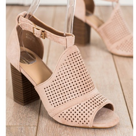 SHELOVET Sisäänrakennetut avoimet sandaalit beige 1