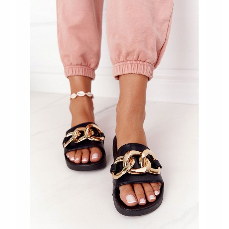 PS1 Yhden hetken mustat kumitossut ketjulla 1