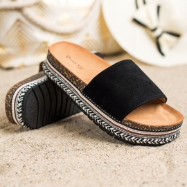 Queen Vivi Mustat tossut alustalla 1