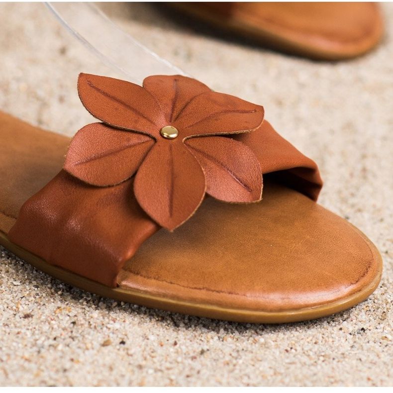 Diamantique Ruskeat sandaalit kukalla 2