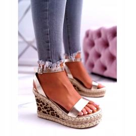 Naisten sandaalit Lu Boo On Wedge Linen Golden Shiran kultainen 4