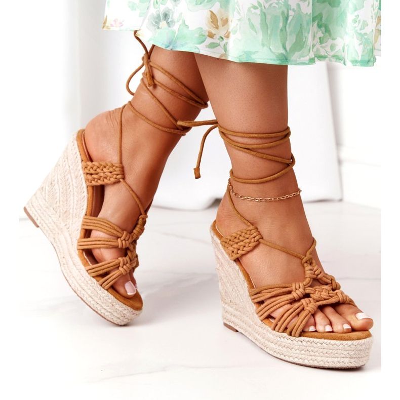 Sidotut sandaalit naisten kiilalle kamelin punoksella ruskea 3