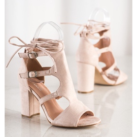 Bestelle Suljettavat sandaalit, joissa sitova beige 1