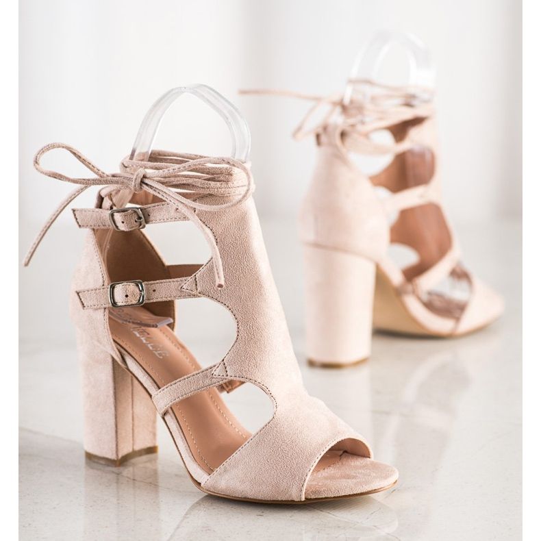 Bestelle Suljettavat sandaalit, joissa sitova beige 1