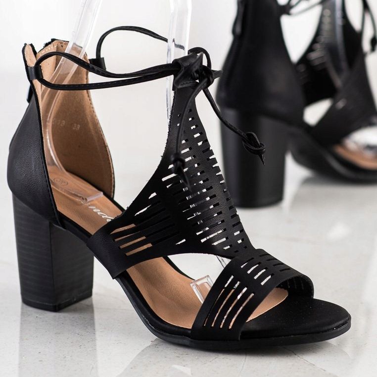 Renda Avoimet sandaalit sitovalla musta 1