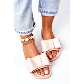 Beige huhtikuun kumiset varvastossut jousella 1