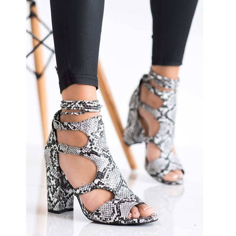 Bestelle Suljettavat sandaalit, joissa sitova musta 2