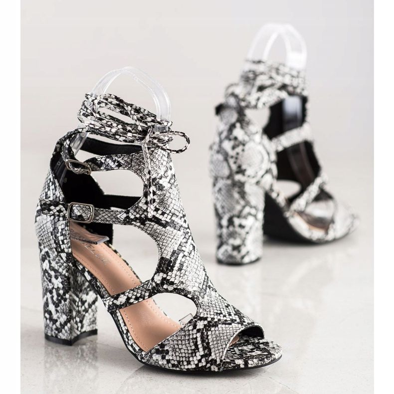 Bestelle Suljettavat sandaalit, joissa sitova musta 1