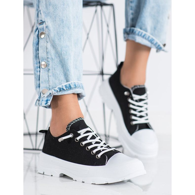 Sabatina Muodikkaat lenkkarit lavalla musta 1