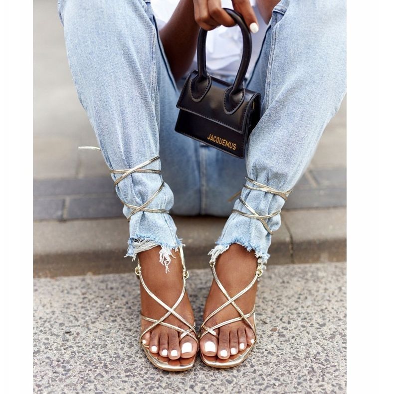 PS1 Sidotut sandaalit korkealla kantapäällä, jossa neliömäinen varvas kultainen kiitotie 3